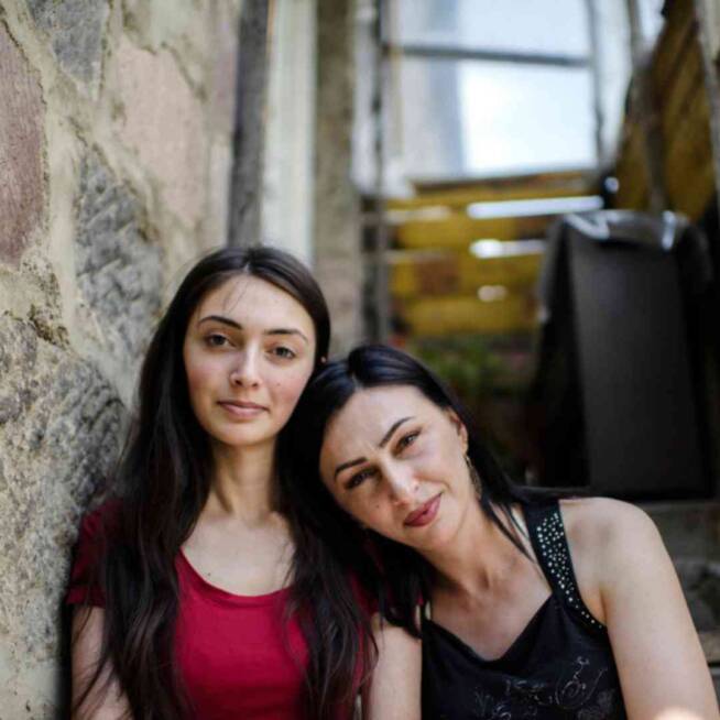 2 Kvinnor i Armenien, Kvinna till Kvinna verksamhetsbild.